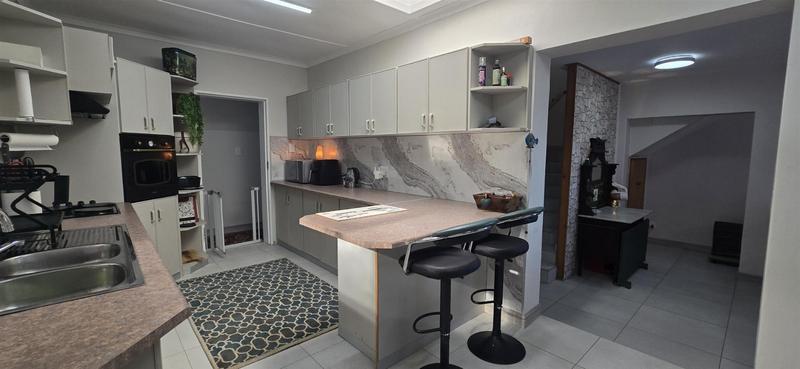 6 Bedroom Property for Sale in Reebok Western Cape